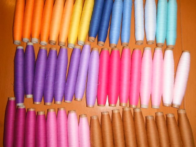 Spools versus bobbins